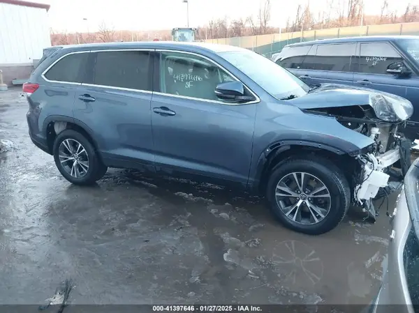 5TDZARFH6KS054098 2019 TOYOTA HIGHLANDER - Image 1
