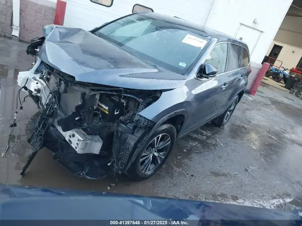 5TDZARFH6KS054098 2019 TOYOTA HIGHLANDER - Image 2