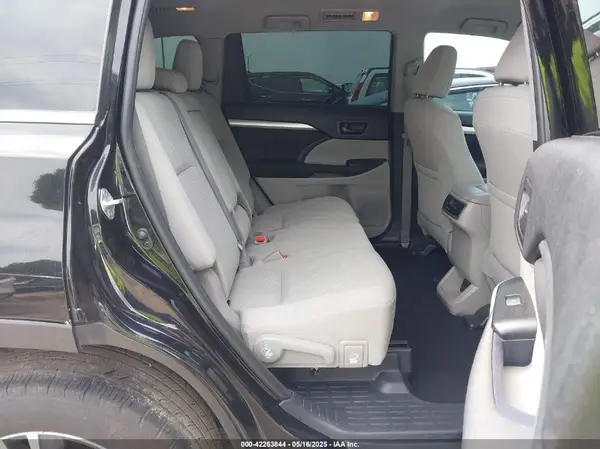 5TDZARFH6KS055901 2019 TOYOTA HIGHLANDER - Image 8