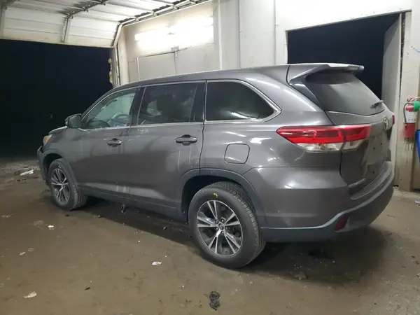 5TDZARFH6KS058622 2019 TOYOTA HIGHLANDER - Image 2