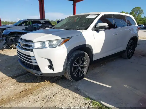 5TDZARFH6KS059138 2019 TOYOTA HIGHLANDER - Image 2