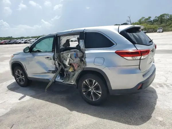 5TDZARFH6KS059379 2019 TOYOTA HIGHLANDER - Image 2