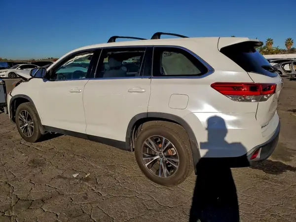 5TDZARFH6KS061438 2019 TOYOTA HIGHLANDER - Image 2