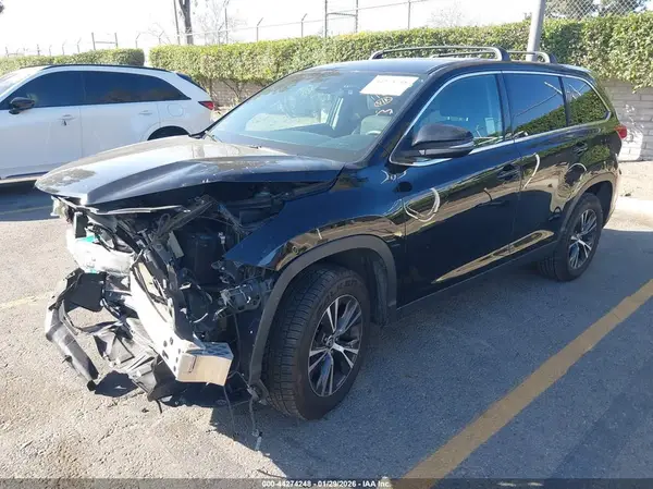 5TDZARFH6KS061455 2019 TOYOTA HIGHLANDER - Image 2
