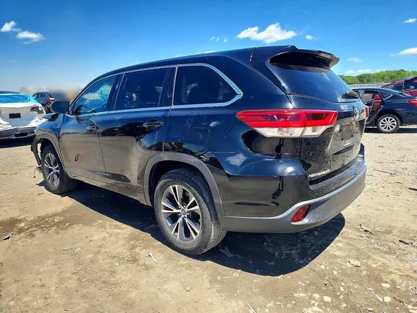 5TDZARFH7HS023807 2017 TOYOTA HIGHLANDER - Image 2