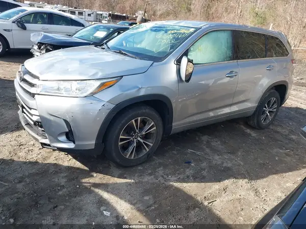 5TDZARFH7HS024004 2017 TOYOTA HIGHLANDER - Image 2