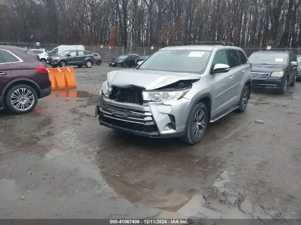5TDZARFH7HS025377 2017 TOYOTA HIGHLANDER - Image 2