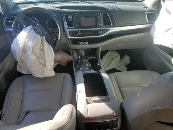 5TDZARFH7HS027811 2017 TOYOTA HIGHLANDER - Image 8
