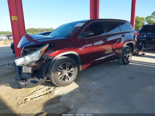5TDZARFH7HS030434 2017 TOYOTA HIGHLANDER - Image 2