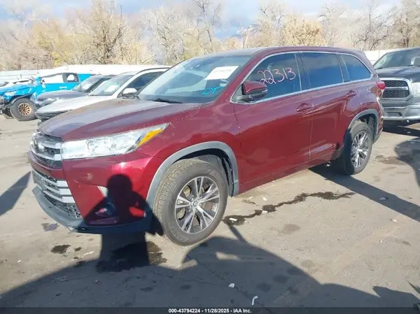 5TDZARFH7HS032281 2017 TOYOTA HIGHLANDER - Image 2