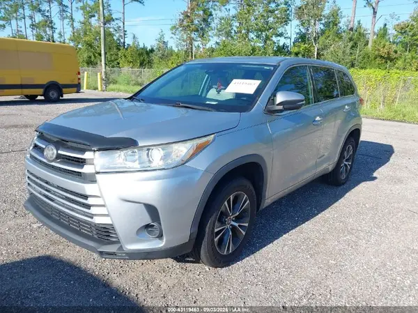 5TDZARFH7JS034084 2018 TOYOTA HIGHLANDER - Image 2