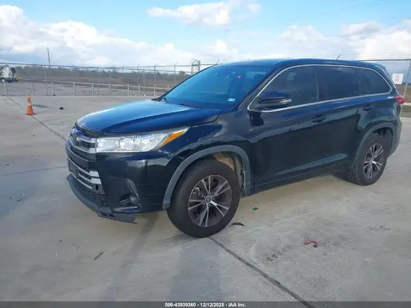 5TDZARFH7JS036272 2018 TOYOTA HIGHLANDER - Image 2