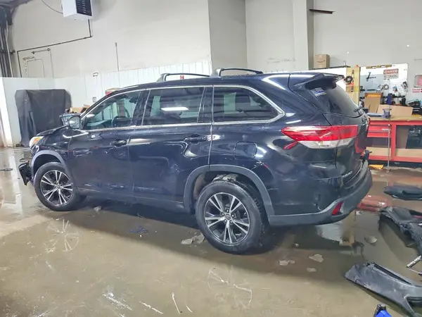 5TDZARFH7JS038734 2018 TOYOTA HIGHLANDER - Image 2