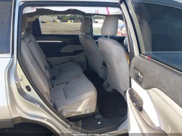 5TDZARFH7JS040614 2018 TOYOTA HIGHLANDER - Image 8