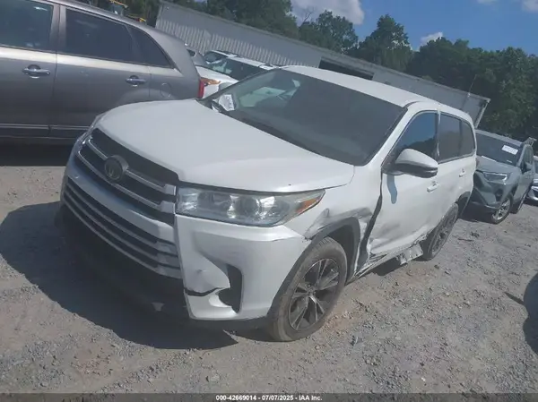 5TDZARFH7JS041682 2018 TOYOTA HIGHLANDER - Image 2