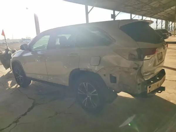 5TDZARFH7KS043563 2019 TOYOTA HIGHLANDER - Image 2