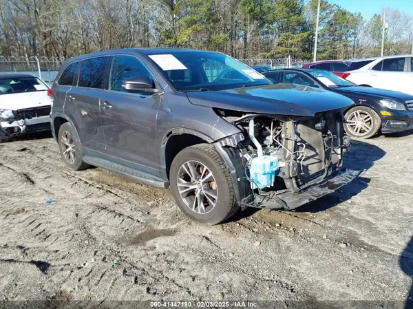 5TDZARFH7KS046513 2019 TOYOTA HIGHLANDER - Image 1