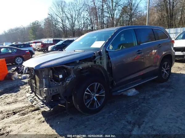 5TDZARFH7KS046513 2019 TOYOTA HIGHLANDER - Image 2