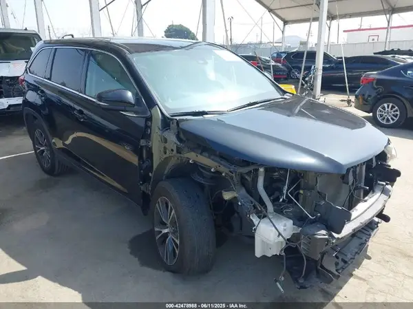 5TDZARFH7KS048715 2019 TOYOTA HIGHLANDER - Image 1