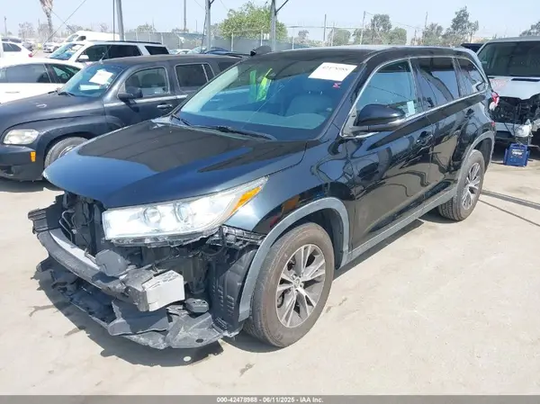 5TDZARFH7KS048715 2019 TOYOTA HIGHLANDER - Image 2