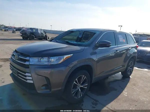 5TDZARFH7KS050707 2019 TOYOTA HIGHLANDER - Image 2