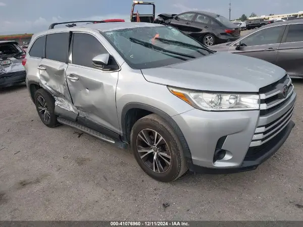 5TDZARFH7KS052716 2019 TOYOTA HIGHLANDER - Image 1