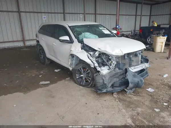 5TDZARFH7KS054496 2019 TOYOTA HIGHLANDER - Image 1