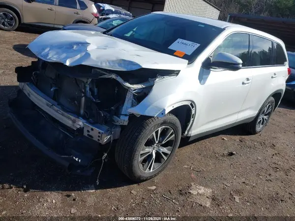 5TDZARFH7KS055132 2019 TOYOTA HIGHLANDER - Image 2