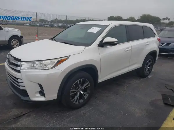 5TDZARFH7KS059262 2019 TOYOTA HIGHLANDER - Image 2