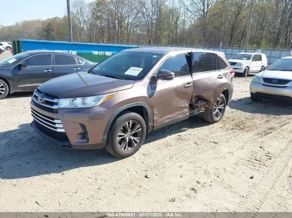 5TDZARFH7KS060251 2019 TOYOTA HIGHLANDER - Image 2