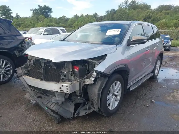 5TDZARFH8GS021448 2016 TOYOTA HIGHLANDER - Image 2