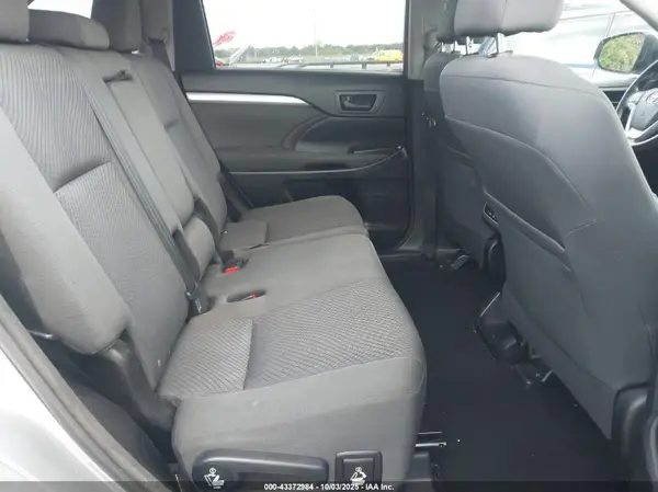 5TDZARFH8GS021448 2016 TOYOTA HIGHLANDER - Image 8
