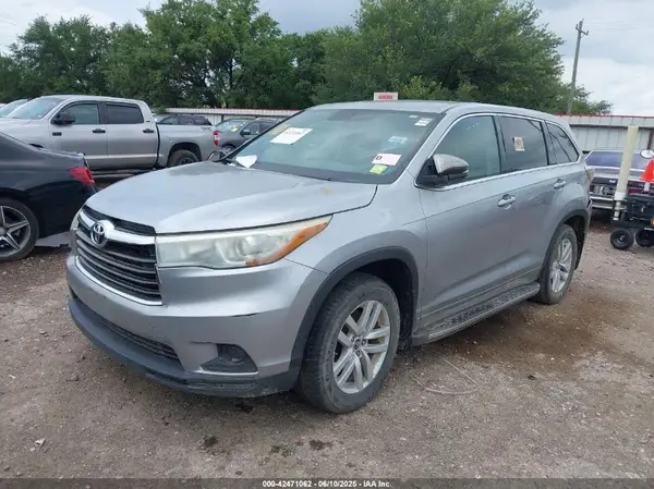 5TDZARFH8GS021479 2016 TOYOTA HIGHLANDER - Image 2