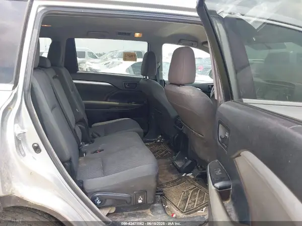 5TDZARFH8GS021479 2016 TOYOTA HIGHLANDER - Image 8