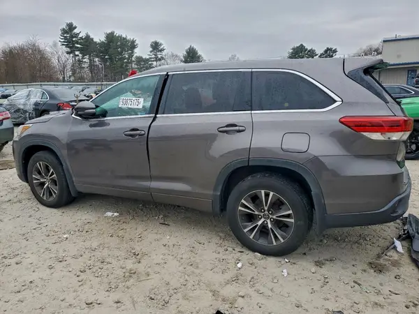 5TDZARFH8HS023301 2017 TOYOTA HIGHLANDER - Image 2