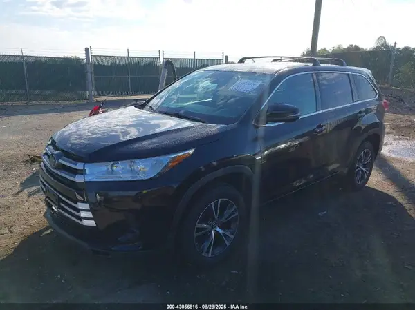 5TDZARFH8HS023427 2017 TOYOTA HIGHLANDER - Image 2