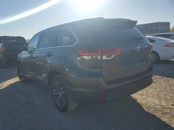 5TDZARFH8HS023685 2017 TOYOTA HIGHLANDER - Image 2