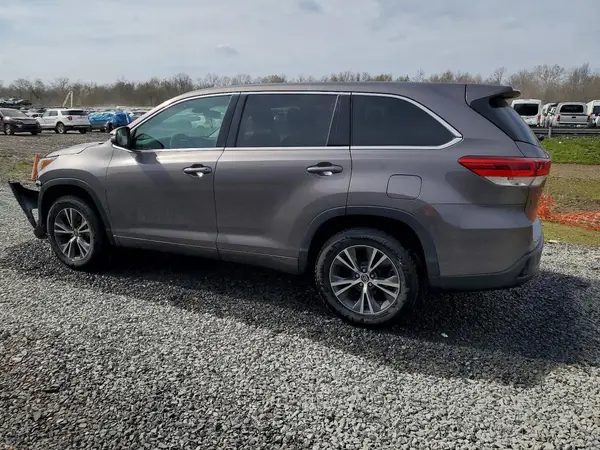 5TDZARFH8HS024397 2017 TOYOTA HIGHLANDER - Image 2