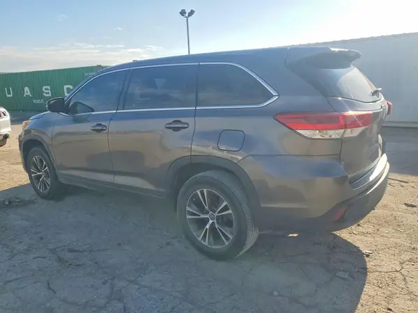 5TDZARFH8HS025047 2017 TOYOTA HIGHLANDER - Image 2