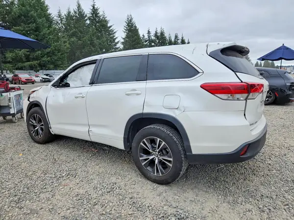 5TDZARFH8HS025629 2017 TOYOTA HIGHLANDER - Image 2