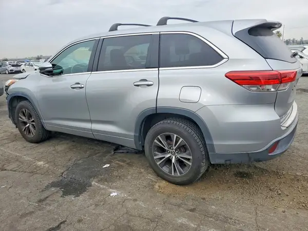 5TDZARFH8HS026070 2017 TOYOTA HIGHLANDER - Image 2