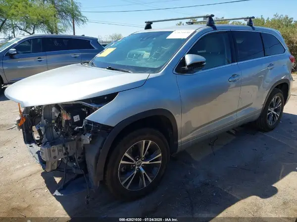 5TDZARFH8HS026652 2017 TOYOTA HIGHLANDER - Image 2