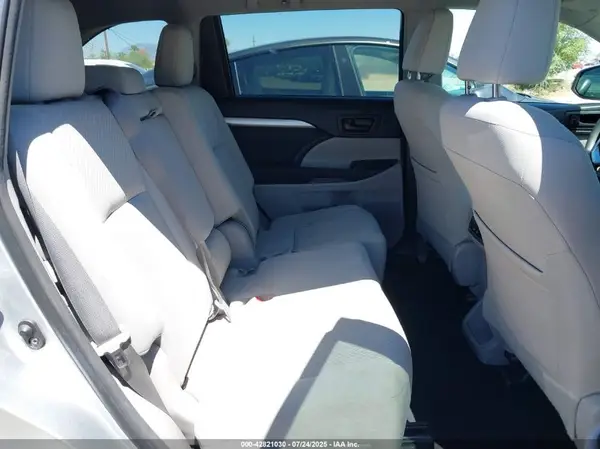 5TDZARFH8HS026652 2017 TOYOTA HIGHLANDER - Image 8