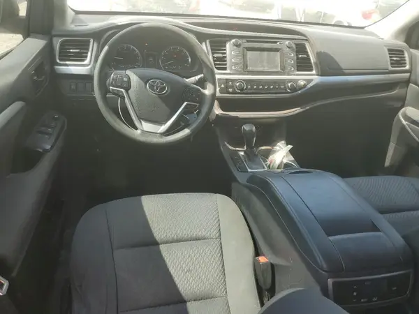 5TDZARFH8HS027493 2017 TOYOTA HIGHLANDER - Image 8