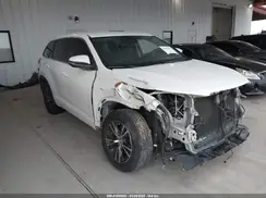 5TDZARFH8HS028126 2017 TOYOTA HIGHLANDER