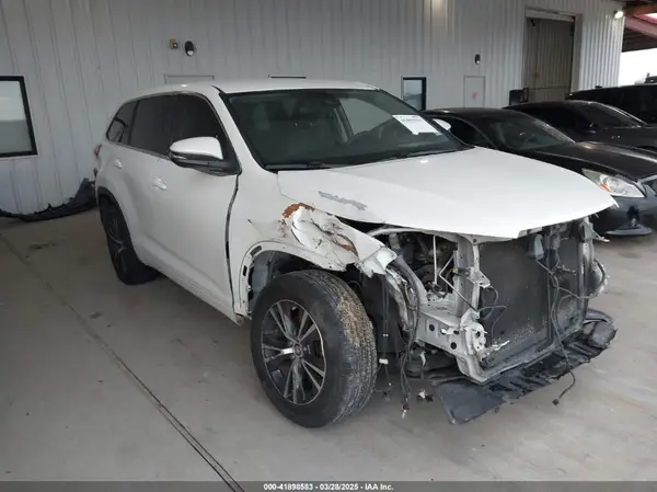 5TDZARFH8HS028126 2017 TOYOTA HIGHLANDER - Image 1