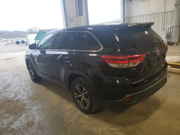 5TDZARFH8HS028689 2017 TOYOTA HIGHLANDER - Image 2