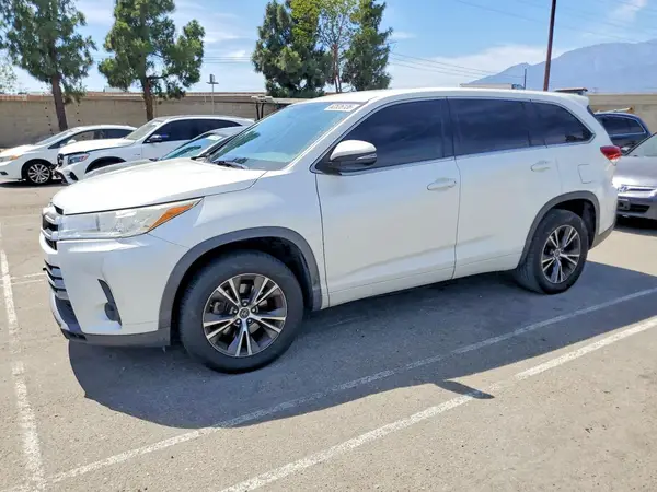 5TDZARFH8HS030121 2017 TOYOTA HIGHLANDER - Image 1