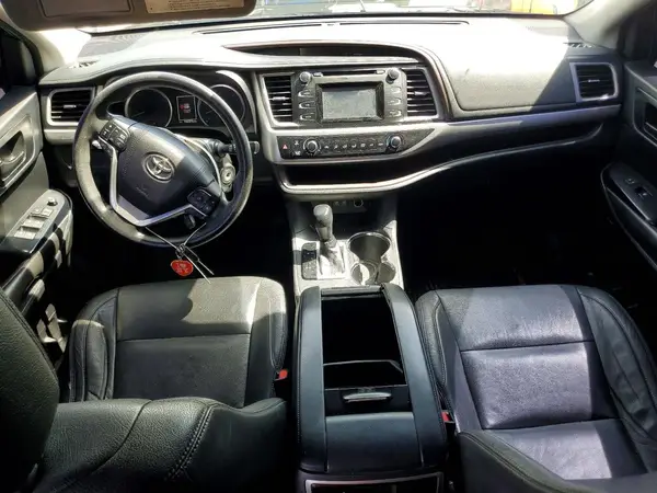 5TDZARFH8HS030121 2017 TOYOTA HIGHLANDER - Image 8