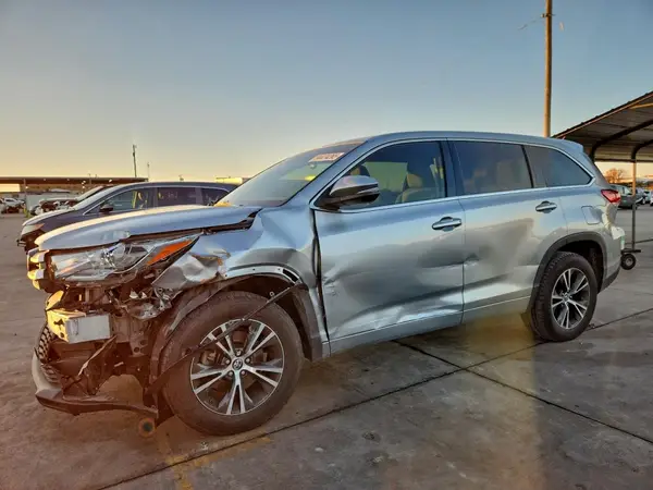 5TDZARFH8HS030698 2017 TOYOTA HIGHLANDER - Image 1